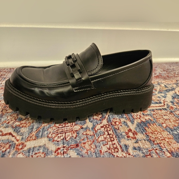 Steve Madden Aerin Lug Sole Chain Design Chunky Heel Loafer - Picture 6 of 9